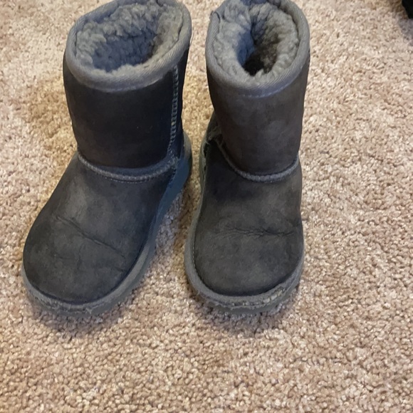 uggs - Picture 2 of 3